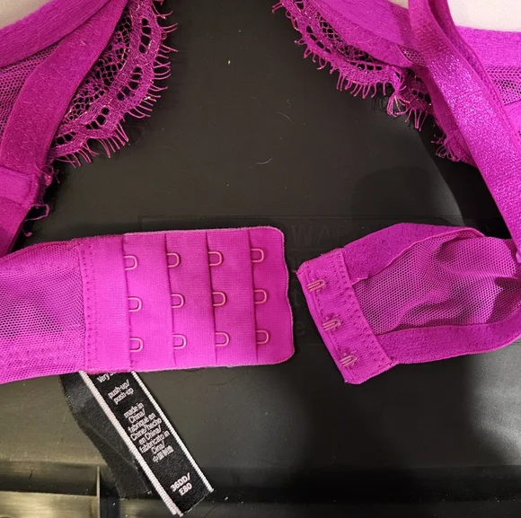 Victoria's Secret Very Sexy Push Up Bra 36DD - Picture 4 of 4